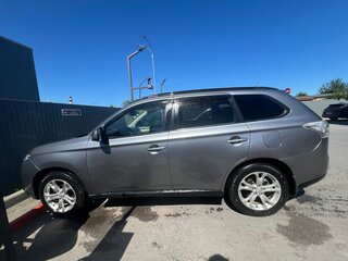 2012 Mitsubishi Outlander III, серый, 1550000 рублей, вид 3
