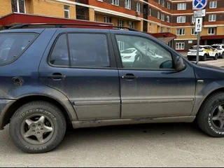2000 Mercedes-Benz M-Класс 320 I (W163), синий, 750000 рублей, вид 2