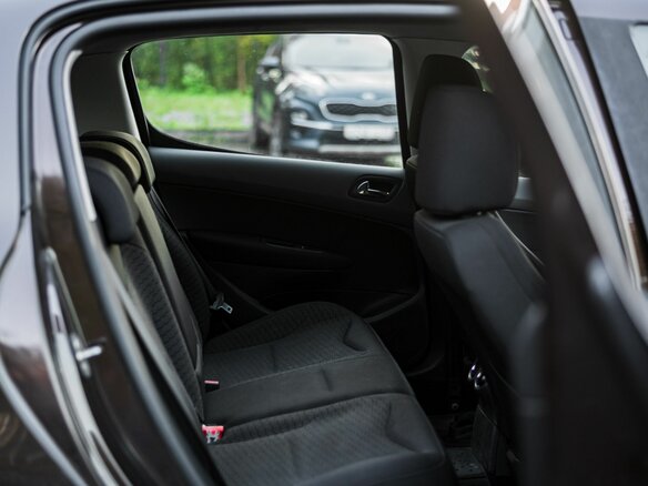 2011 Peugeot 308 I Рестайлинг, коричневый, 403000 рублей - вид 9