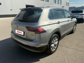 2017 Volkswagen Tiguan II, серебристый, 2260000 рублей, вид 3