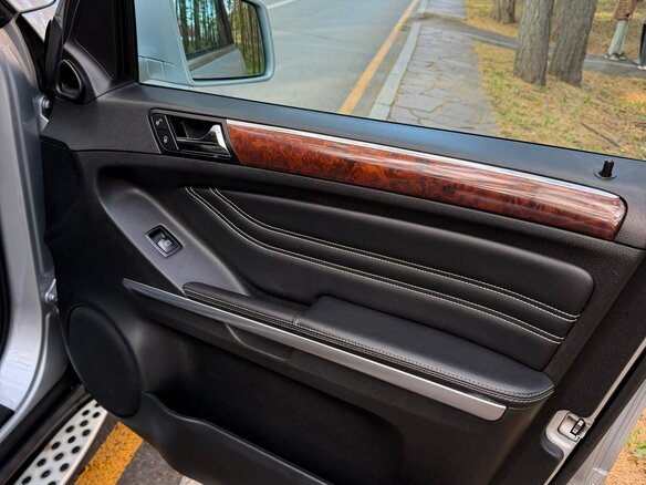2010 Mercedes-Benz M-Класс 350 II (W164) Рестайлинг, серебристый, 1700000 рублей - вид 16