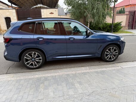 2021 BMW X3 30e xDrive III (G01) Рестайлинг, синий, 4990000 рублей, вид 3