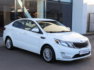 2014 Kia Rio 6-speed III, белый, 923000 рублей, вид 3