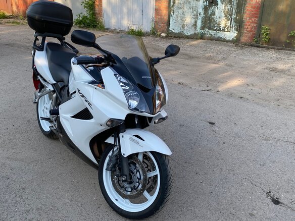 2011 Honda VFR 800, белый, 550000 рублей - вид 2