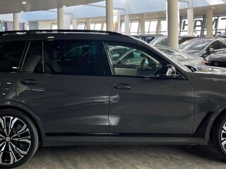 2023 BMW X7 M60i I (G07) Рестайлинг, серый, 16200000 рублей, вид 3