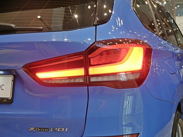 2019 BMW X1 20i xDrive II (F48) Рестайлинг, синий, 2790000 рублей - вид 5