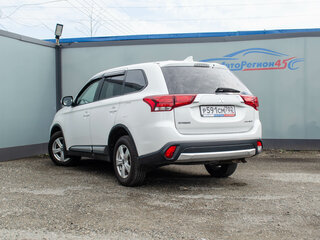 2017 Mitsubishi Outlander III Рестайлинг 2, белый, 1450000 рублей, вид 2