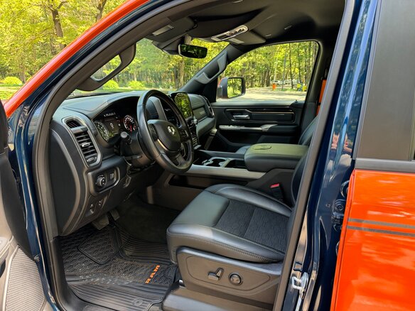 2022 Ram 1500 Crew Cab V, оранжевый, 6800000 рублей - вид 13