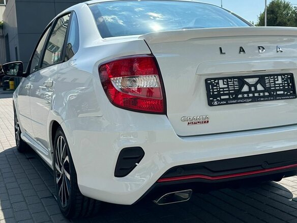 2026 Lada (ВАЗ) Granta Sport I Рестайлинг, белый, 1582000 рублей - вид 8