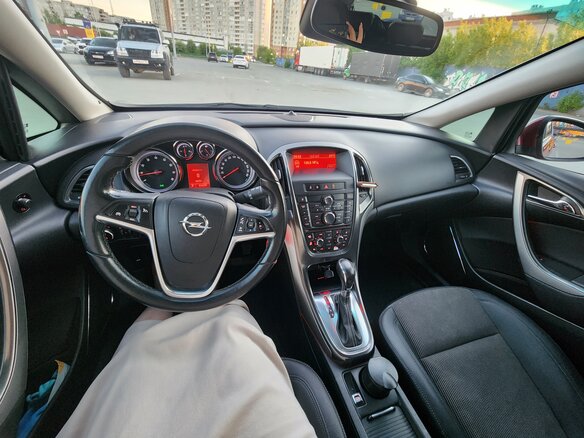 2011 Opel Astra J, красный, 750000 рублей - вид 4