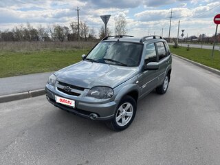 2017 Chevrolet Niva I Рестайлинг, серый, 770000 рублей, вид 2