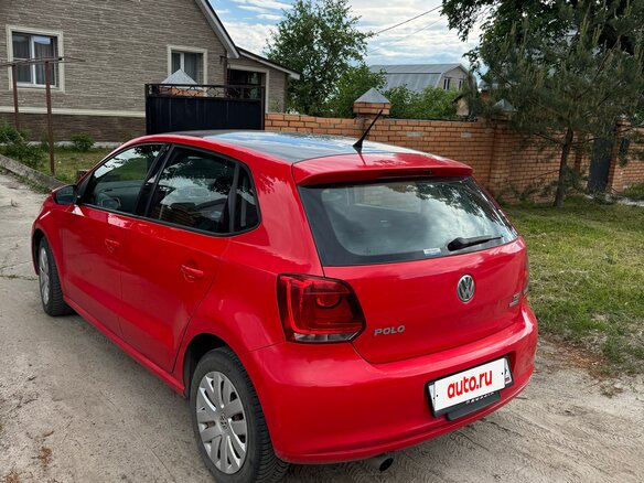 2014 Volkswagen Polo V, красный, 780000 рублей - вид 4