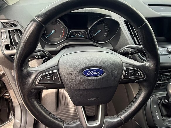 2017 Ford Kuga II Рестайлинг, серый, 1480000 рублей - вид 11