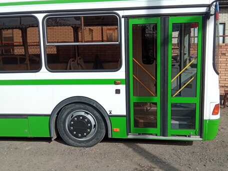 2008 ЛиАЗ 5256, белый, 1680000 рублей, вид 1