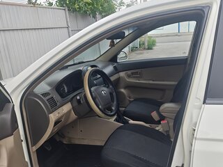 2006 Kia Cerato I Рестайлинг, белый, 450000 рублей, вид 5