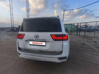 2023 Toyota Land Cruiser 300 Series, белый, 10900000 рублей, вид 5