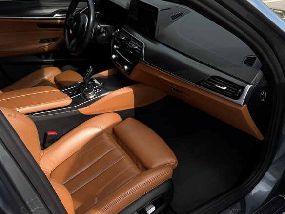2020 BMW 5 серии 530i xDrive VII (G30/G31/G38) Рестайлинг, серый, 3699099 рублей - вид 6