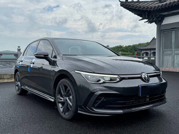 2023 Volkswagen Golf VIII, чёрный, 2098000 рублей