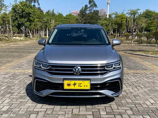 2022 Volkswagen Tiguan II Рестайлинг, серебристый, 2200111 рублей, вид 2