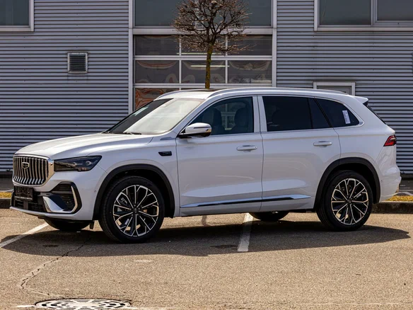 2025 Geely Monjaro I Рестайлинг, белый, 3055000 рублей