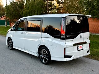 2019 Honda Stepwgn V Рестайлинг, белый, 2590000 рублей, вид 5