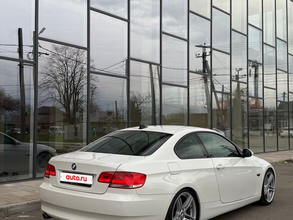 2009 BMW 3 серии 320i V (E90/E91/E92/E93), белый, 1200000 рублей - вид 2
