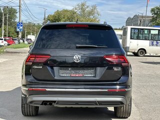 2017 Volkswagen Tiguan II, чёрный, 2299000 рублей, вид 5
