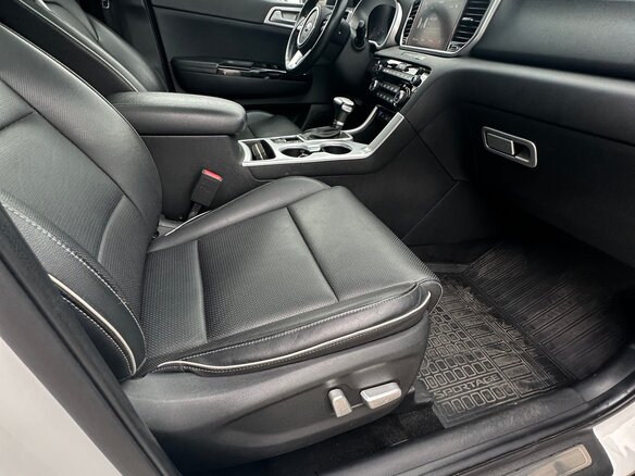 2018 Kia Sportage IV Рестайлинг, белый, 2850000 рублей - вид 18