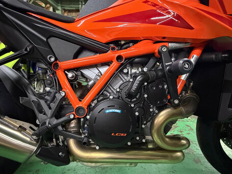 2024 KTM 1390 Super Duke R Evo, оранжевый, 1950000 рублей, вид 4