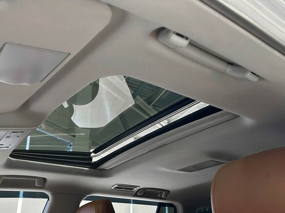 2012 Lexus LX 570 III Рестайлинг, белый, 4190000 рублей - вид 26