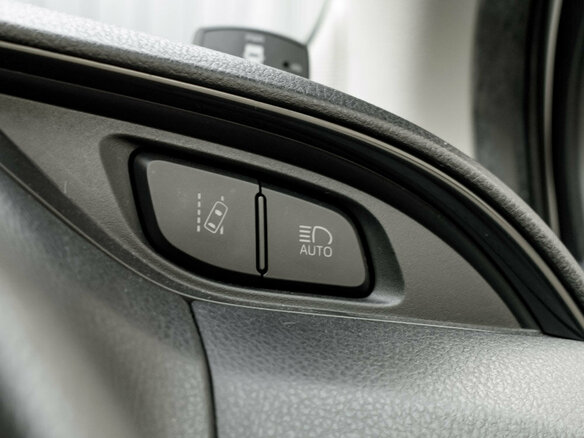 2019 Toyota Vitz III (XP130) Рестайлинг 2, белый, 980000 рублей - вид 21