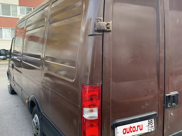 2009 Iveco Daily, коричневый, 1100000 рублей - вид 2