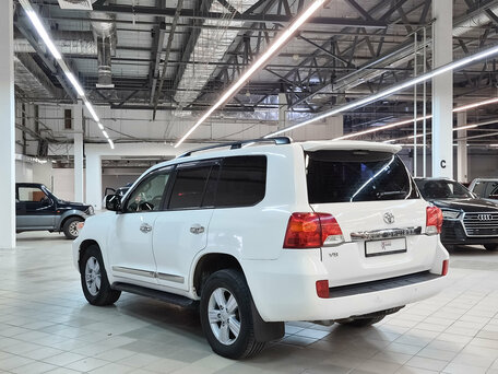 2012 Toyota Land Cruiser 200 Series Рестайлинг 1, белый, 2879000 рублей, вид 4