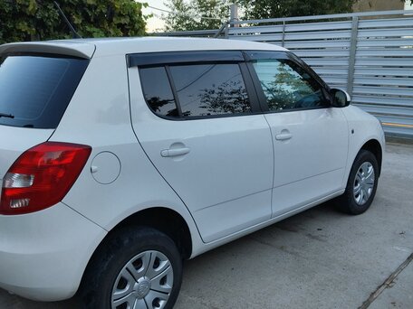 2013 Skoda Fabia II Рестайлинг, белый, 699000 рублей, вид 4