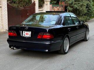 2001 Mercedes-Benz E-Класс 320 II (W210, S210) Рестайлинг, синий, 1300000 рублей, вид 3
