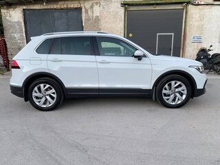 2021 Volkswagen Tiguan II Рестайлинг, белый, 2800000 рублей, вид 3