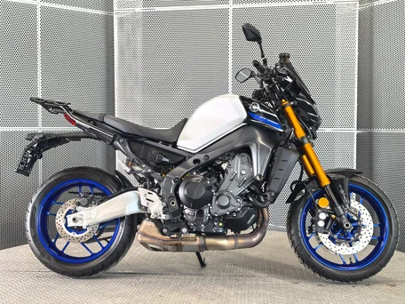 2023 Yamaha MT-09 (FZ-09), серебристый, 1127000 рублей, вид 1