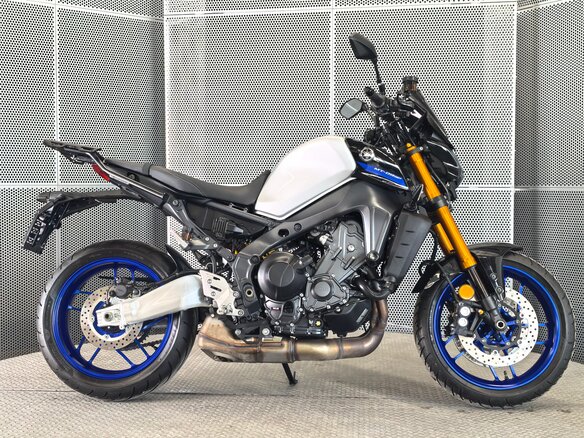 2023 Yamaha MT-09 (FZ-09), серебристый, 1127000 рублей