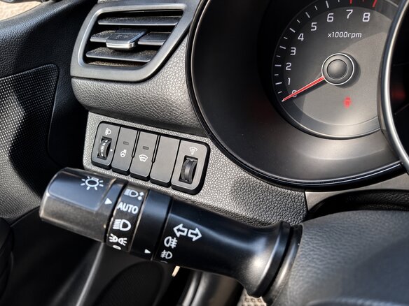 2016 Kia Rio III Рестайлинг, чёрный, 835000 рублей - вид 6