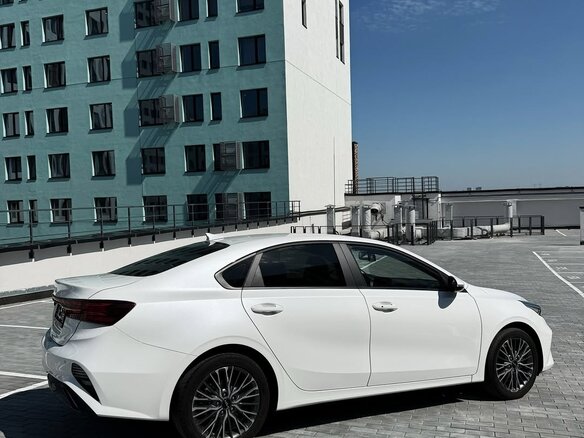 2023 Kia K3 II (China Market) Рестайлинг, белый, 1780000 рублей - вид 3