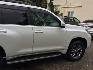 2017 Toyota Land Cruiser Prado 150 Series Рестайлинг 2, белый, 6100000 рублей, вид 3