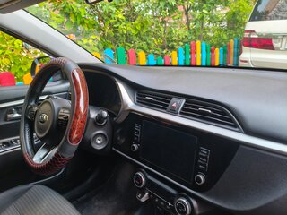 2020 Kia Rio IV Рестайлинг, серый, 1520000 рублей, вид 4