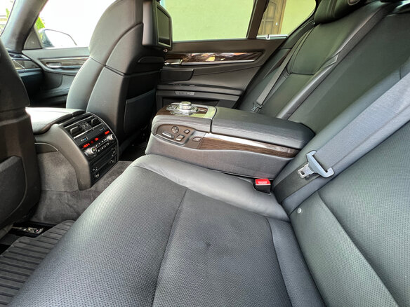 2012 BMW 7 серии 740d xDrive V (F01/F02/F04), чёрный, 2100000 рублей - вид 14