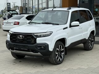 2026 Lada (ВАЗ) Niva Travel I Рестайлинг, белый, 1814000 рублей, вид 1