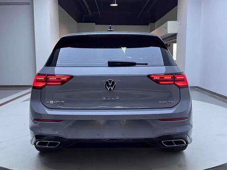 2023 Volkswagen Golf VIII, серый, 1590000 рублей, вид 5