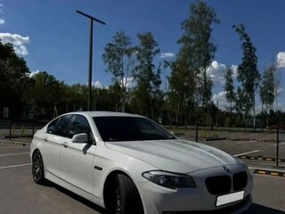 2013 BMW 5 серии 520i VI (F10/F11/F07), белый, 1640000 рублей, вид 3