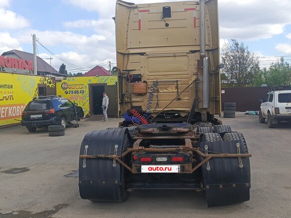 2005 Volvo VNL, золотистый, 1700000 рублей - вид 10