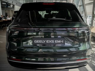 2026 Geely EX5 Гибрид EM-i, зелёный, 3974990 рублей, вид 4