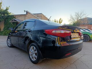 2013 Kia Rio III, чёрный, 740000 рублей, вид 4