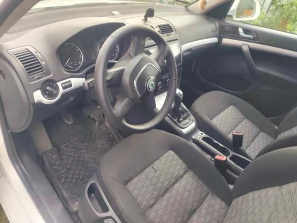 2011 Skoda Octavia II (A5) Рестайлинг, белый - вид 6